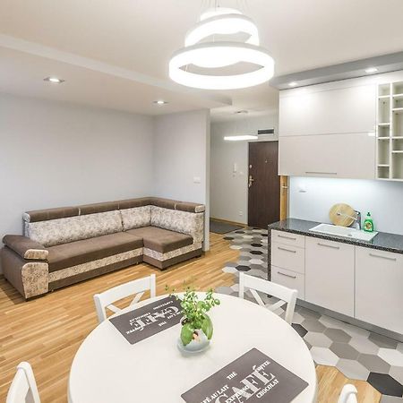 Apartament 48M W Centrum Grojca Grojec  Esterno foto
