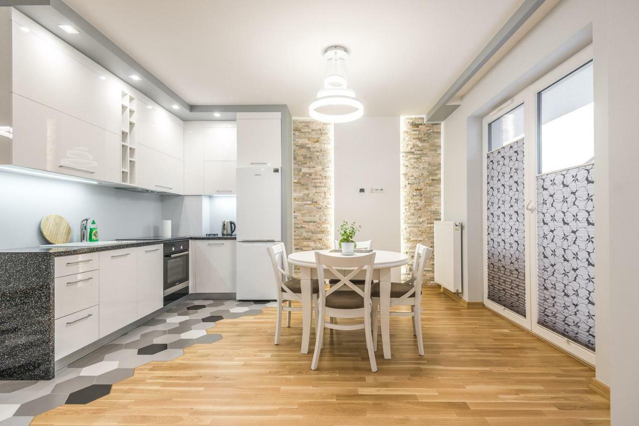 Apartament 48M W Centrum Grojca Grojec  Esterno foto