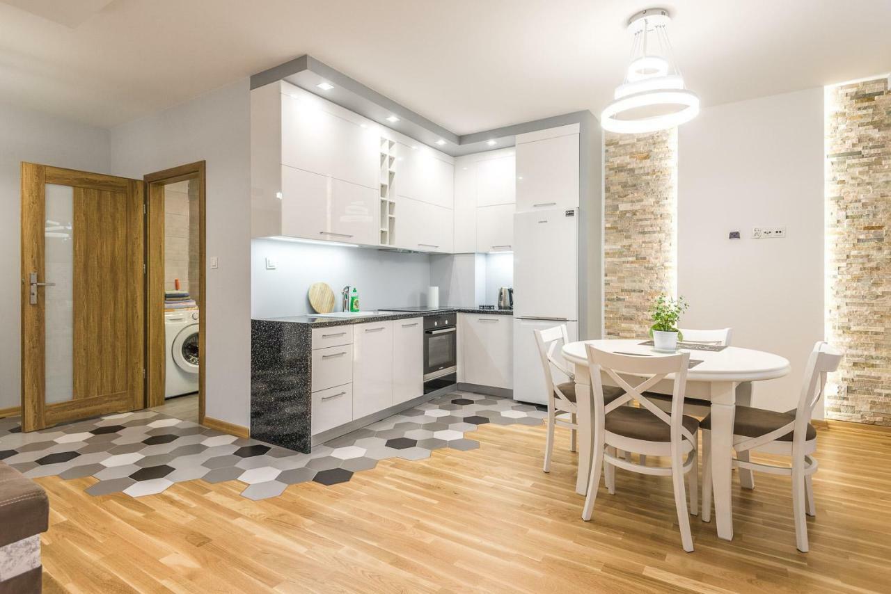 Apartament 48M W Centrum Grojca Grojec  Esterno foto